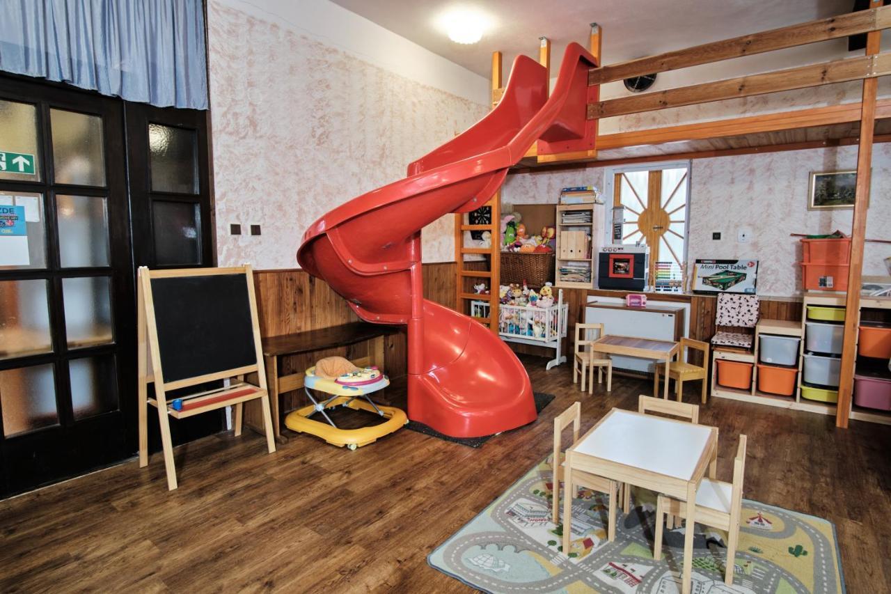 Treehouse Kremilek Villa Jesenice  Buitenkant foto